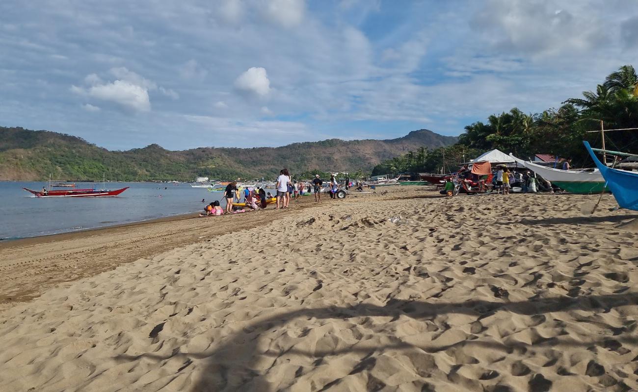 Calayo beach'in fotoğrafı açık bej kum yüzey ile