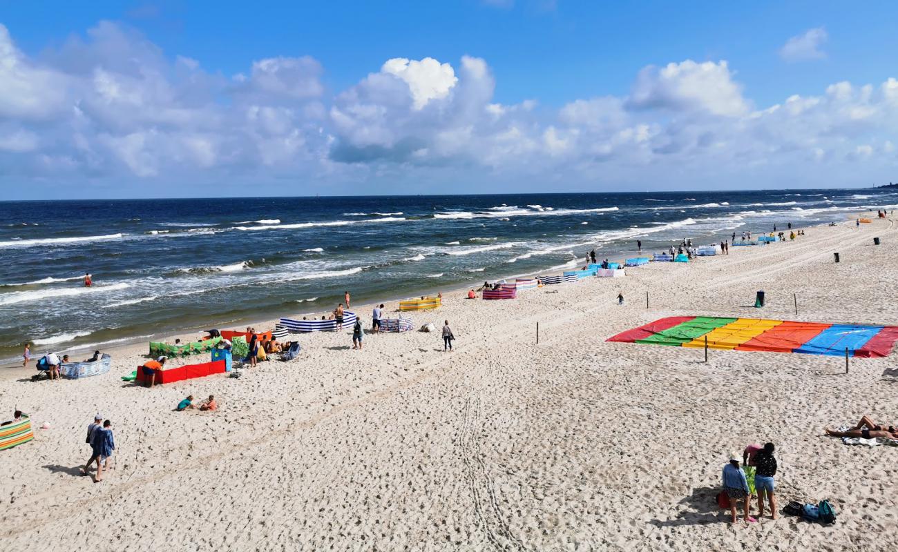 Grzybowo Baltycka Beach'in fotoğrafı i̇nce bej kum yüzey ile