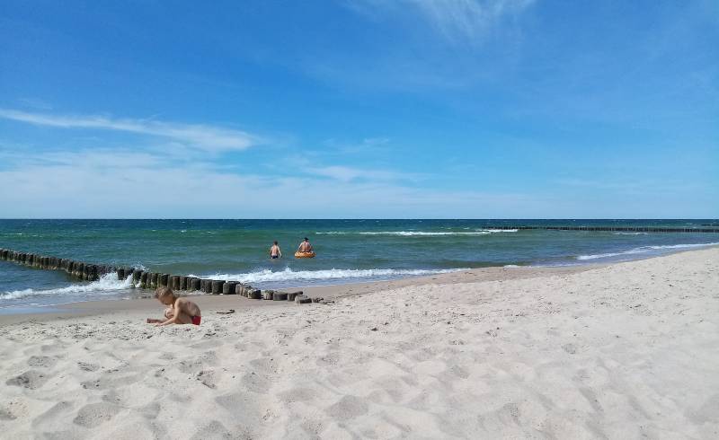 Dabkowice Beach'in fotoğrafı açık bej kum yüzey ile