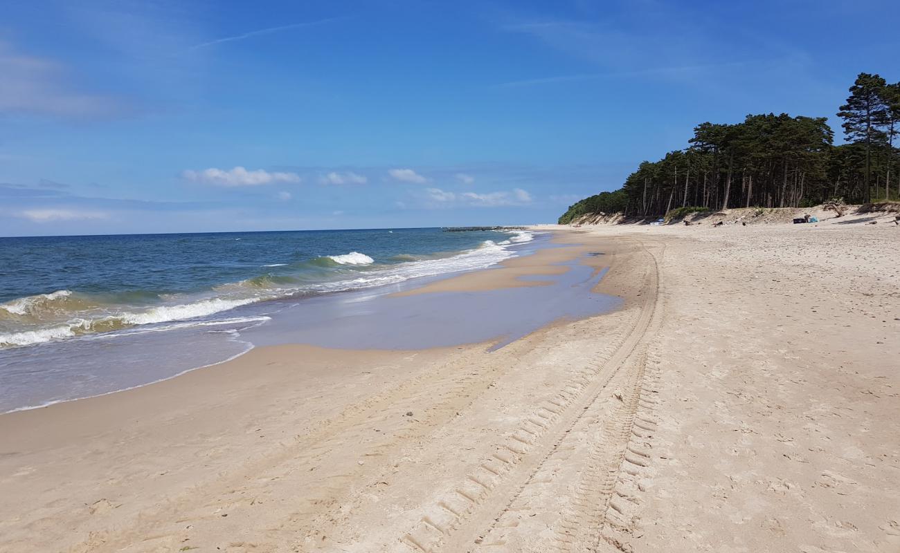 Rusinowo beach'in fotoğrafı açık bej kum yüzey ile