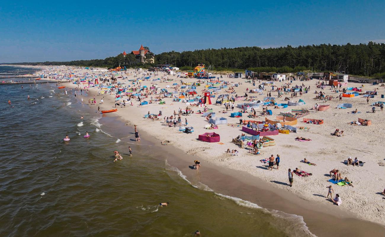 Leba beach'in fotoğrafı i̇nce bej kum yüzey ile