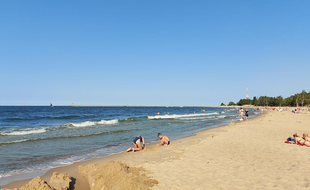 Gorki Zachodnie Beach'in fotoğrafı parlak kum yüzey ile