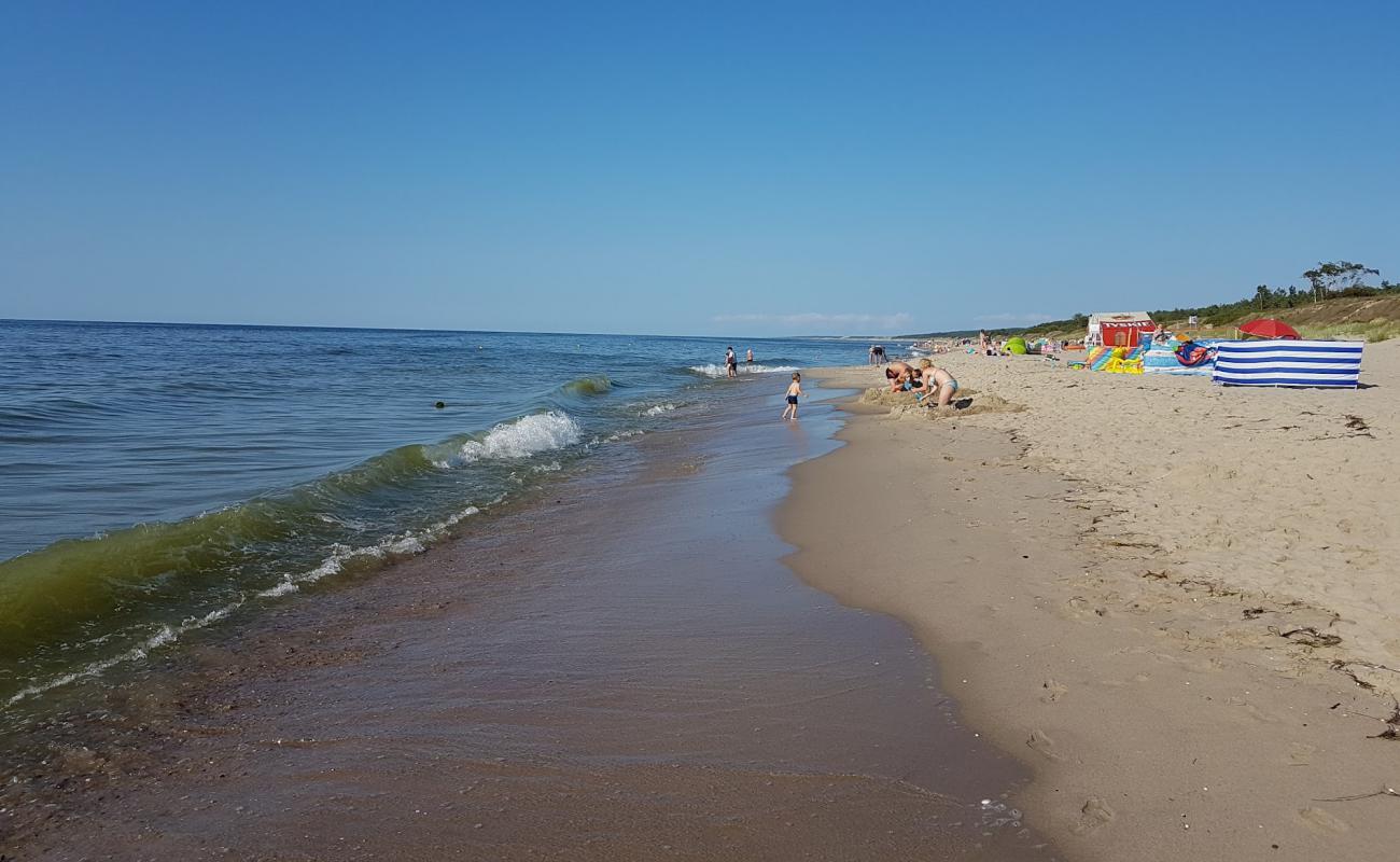 Piaski Rybacka beach'in fotoğrafı açık bej kum yüzey ile