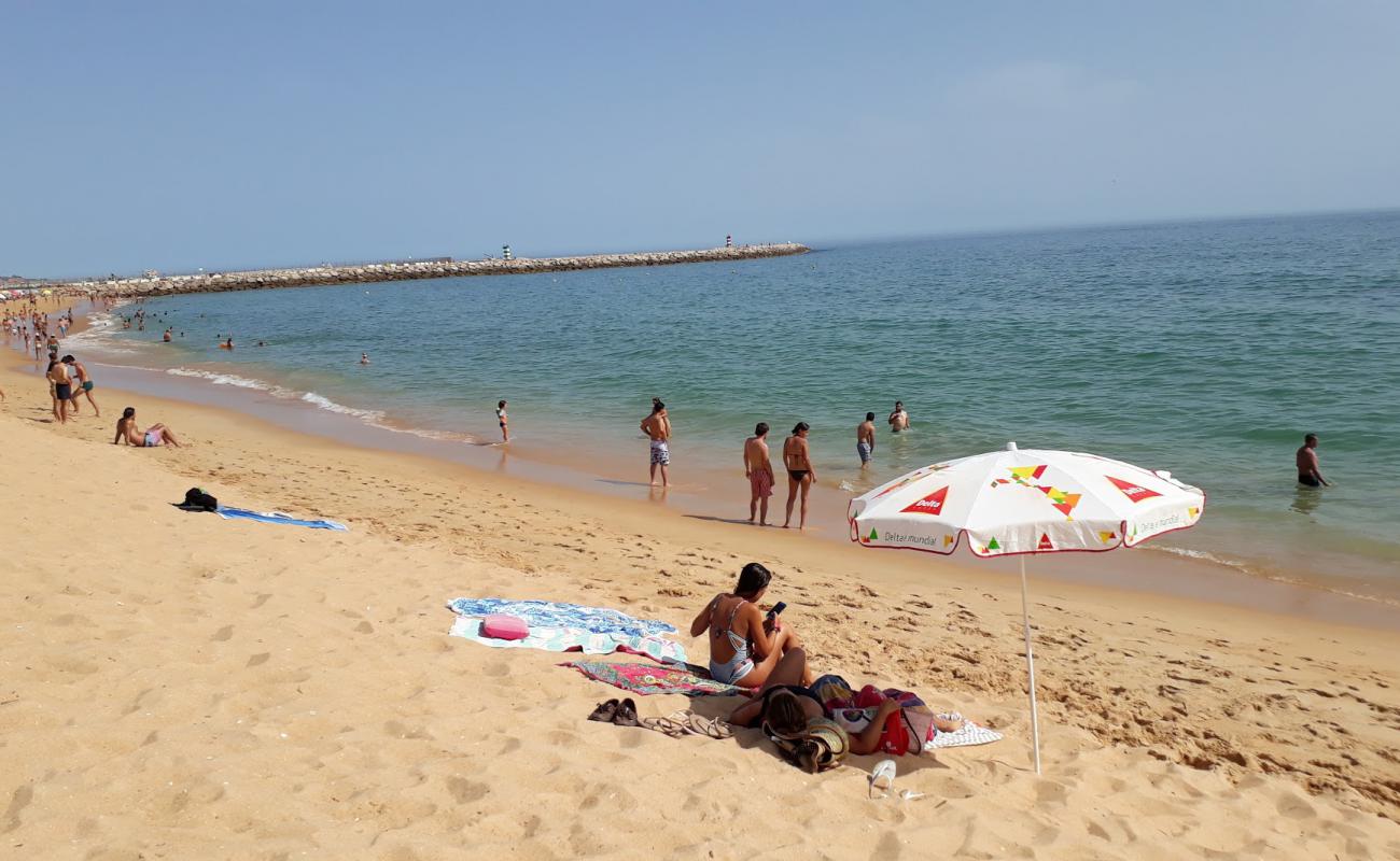 Praia de Vilamoura'in fotoğrafı i̇nce kahverengi kum yüzey ile