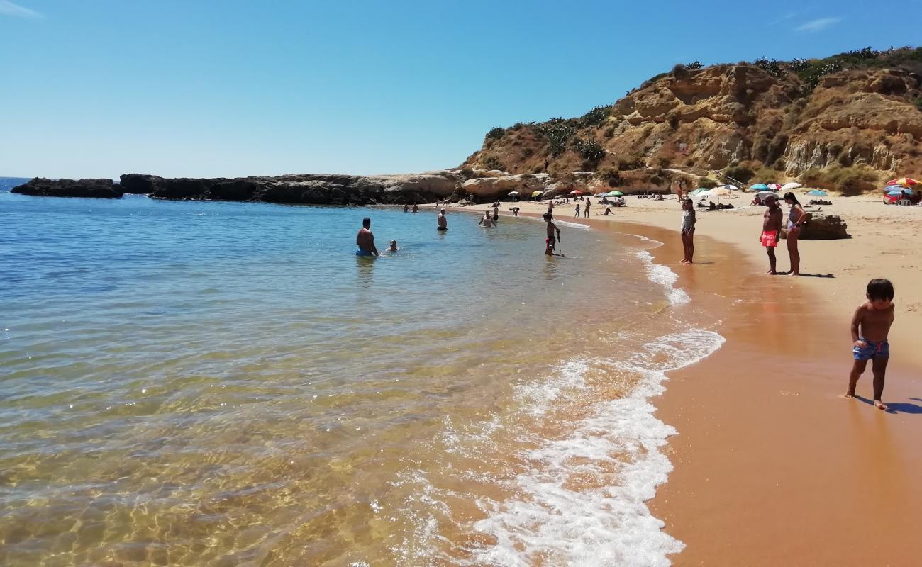 Praia dos Aveiros'in fotoğrafı i̇nce kahverengi kum yüzey ile