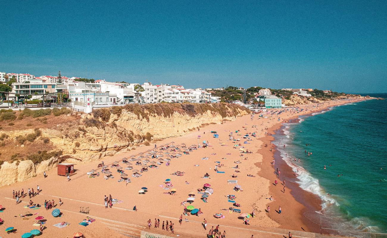 Praia dos Alemaes'in fotoğrafı i̇nce kahverengi kum yüzey ile