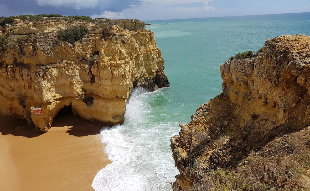 Praia da Fraternidade'in fotoğrafı parlak kum yüzey ile