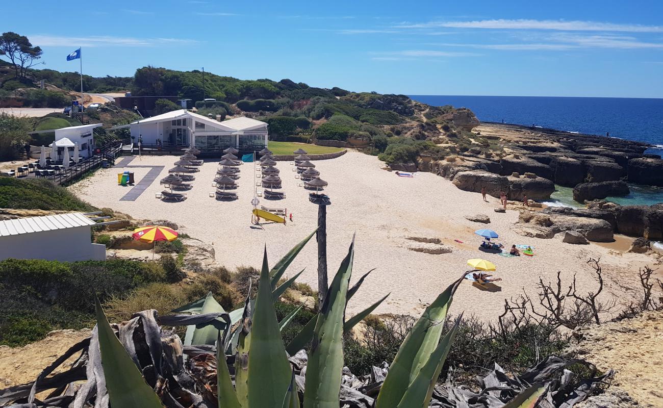 Praia do Evaristo'in fotoğrafı parlak ince kum yüzey ile