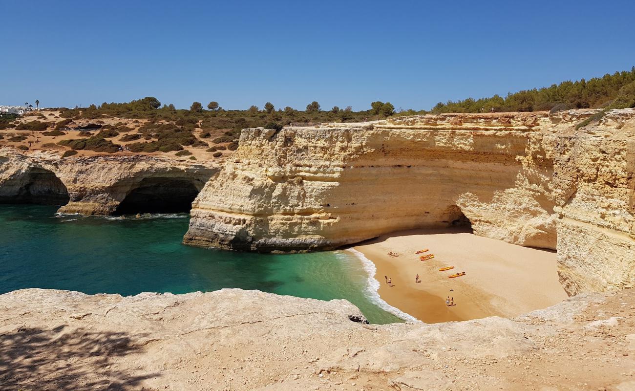 Praia da Corredoura'in fotoğrafı i̇nce kahverengi kum yüzey ile