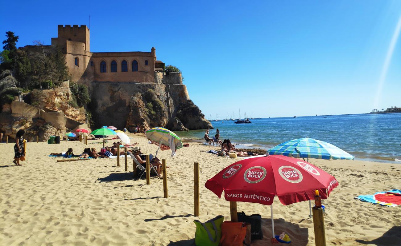 Praia da Angrinha'in fotoğrafı i̇nce kahverengi kum yüzey ile