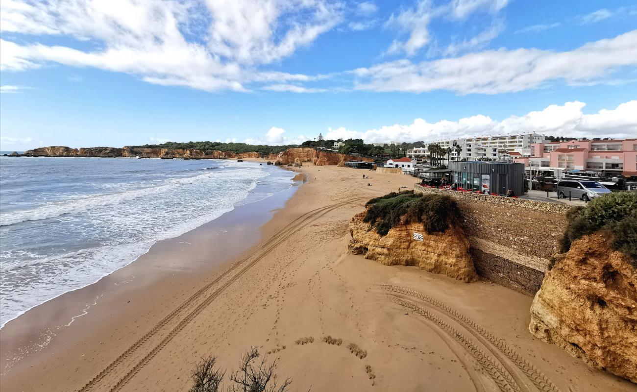 Praia do Vau'in fotoğrafı i̇nce kahverengi kum yüzey ile