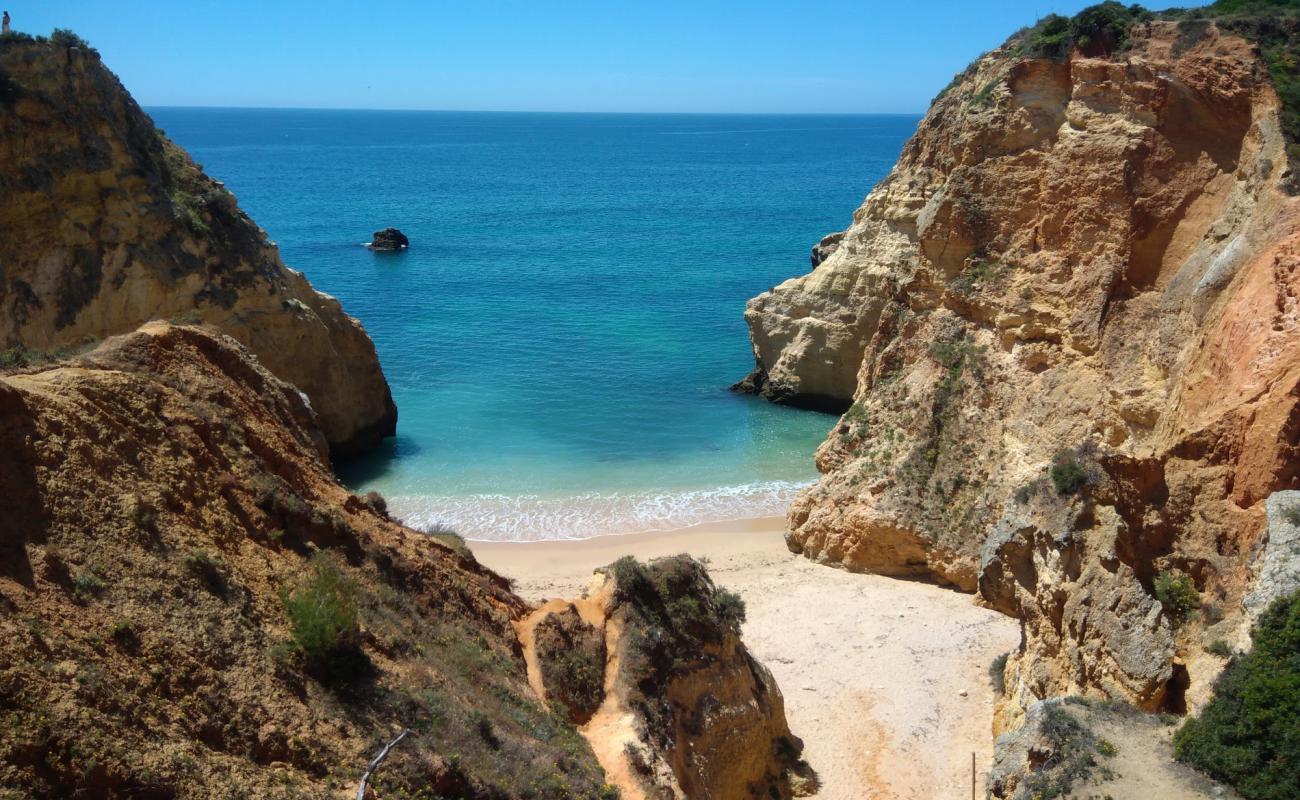 Praia Joao de Arens'in fotoğrafı parlak ince kum yüzey ile