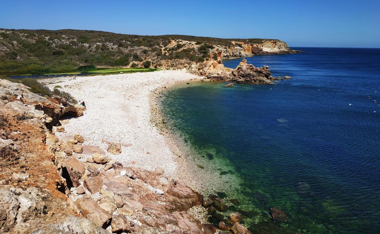 Praia dos Rebolinhos'in fotoğrafı taşlar yüzey ile