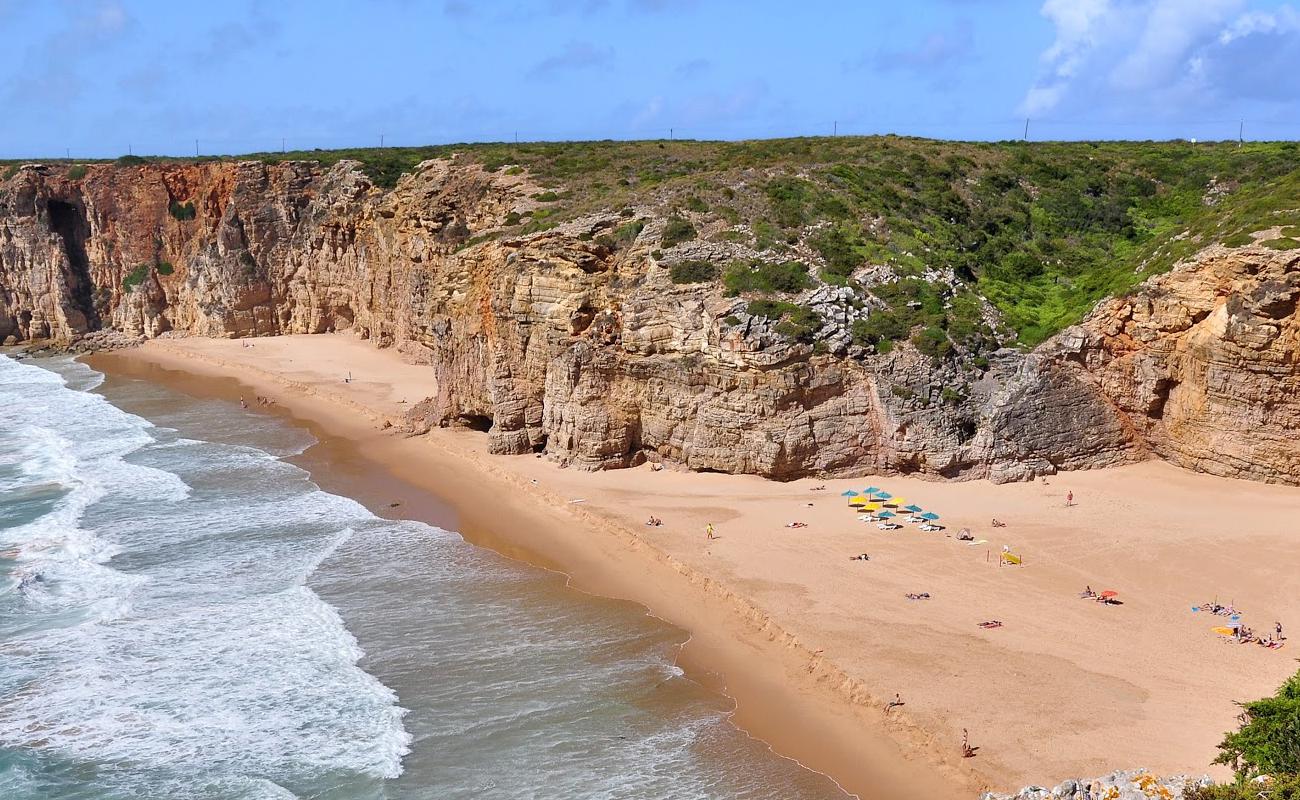 Praia do Beliche'in fotoğrafı kahverengi kum yüzey ile