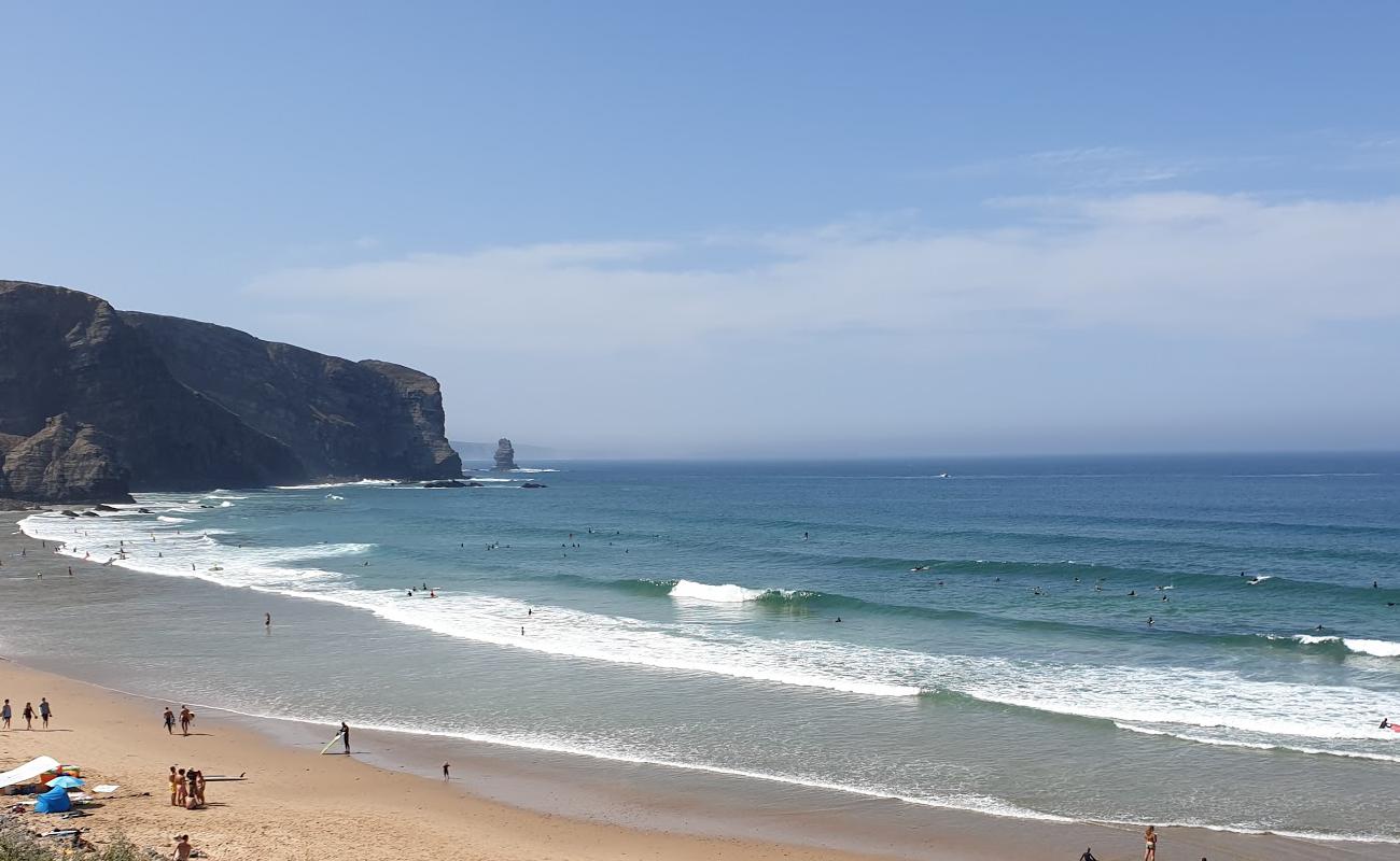 Praia da Arrifana'in fotoğrafı parlak ince kum yüzey ile