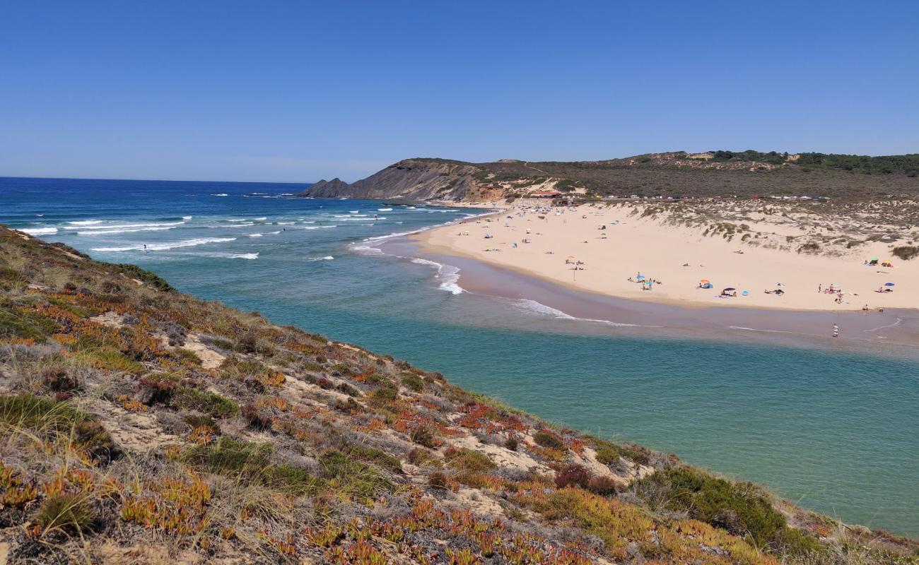 Praia da Amoreira'in fotoğrafı parlak ince kum yüzey ile