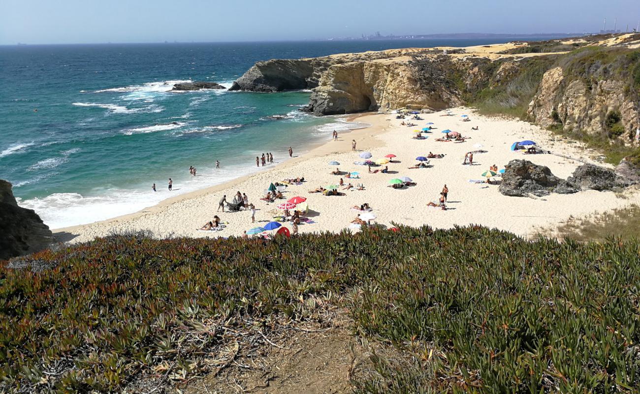 Praia da Cerca Nova'in fotoğrafı parlak kum yüzey ile