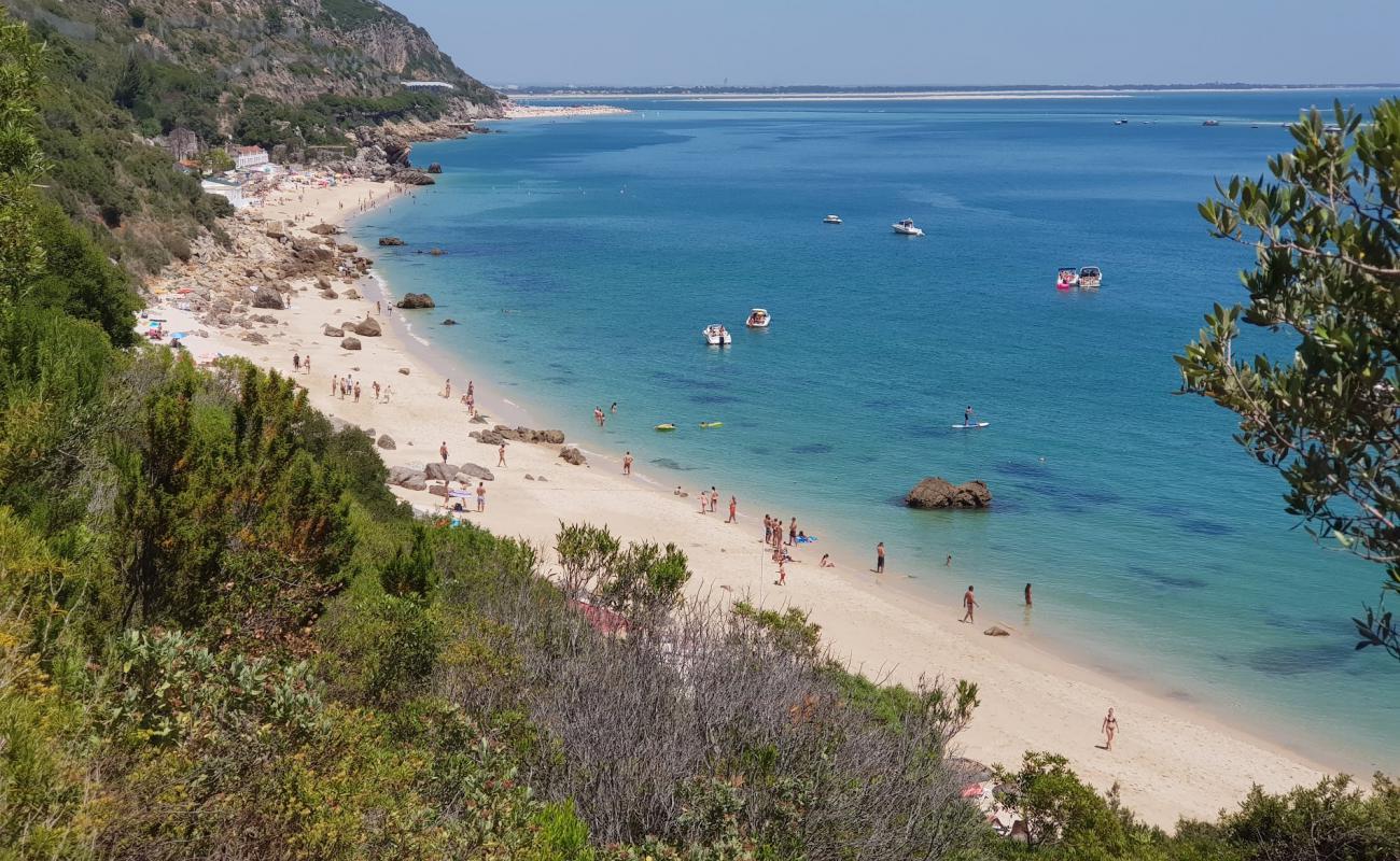 Galapinhos Beach'in fotoğrafı i̇nce beyaz kum yüzey ile