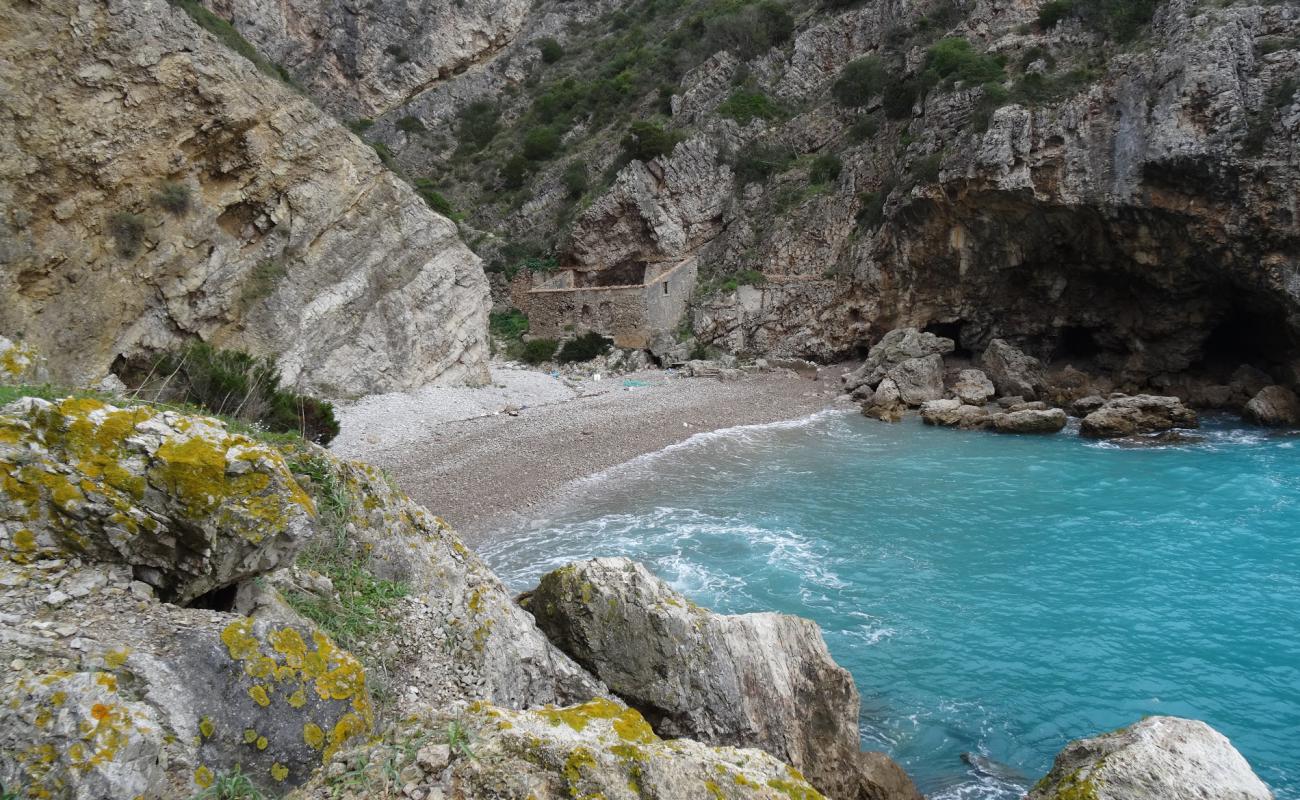 Baleeira Beach'in fotoğrafı gri çakıl taşı yüzey ile