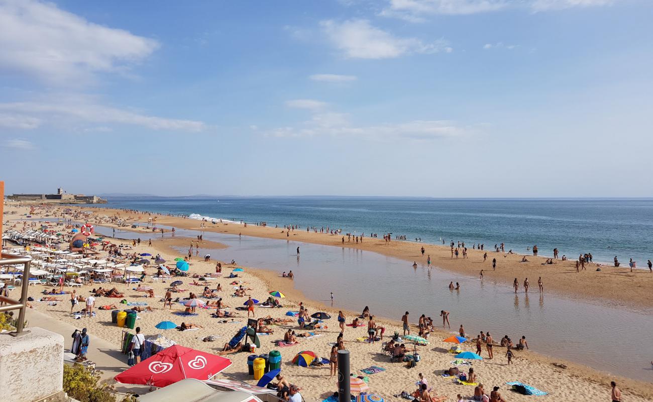 Carcavelos beach'in fotoğrafı i̇nce bej kum yüzey ile