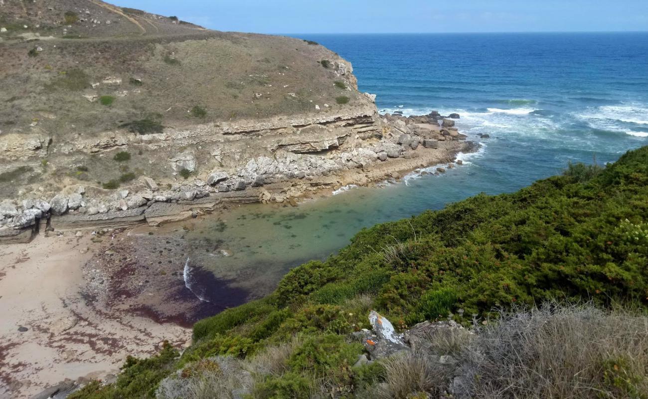 Praia da Samarra'in fotoğrafı bej kum ve kayalar yüzey ile