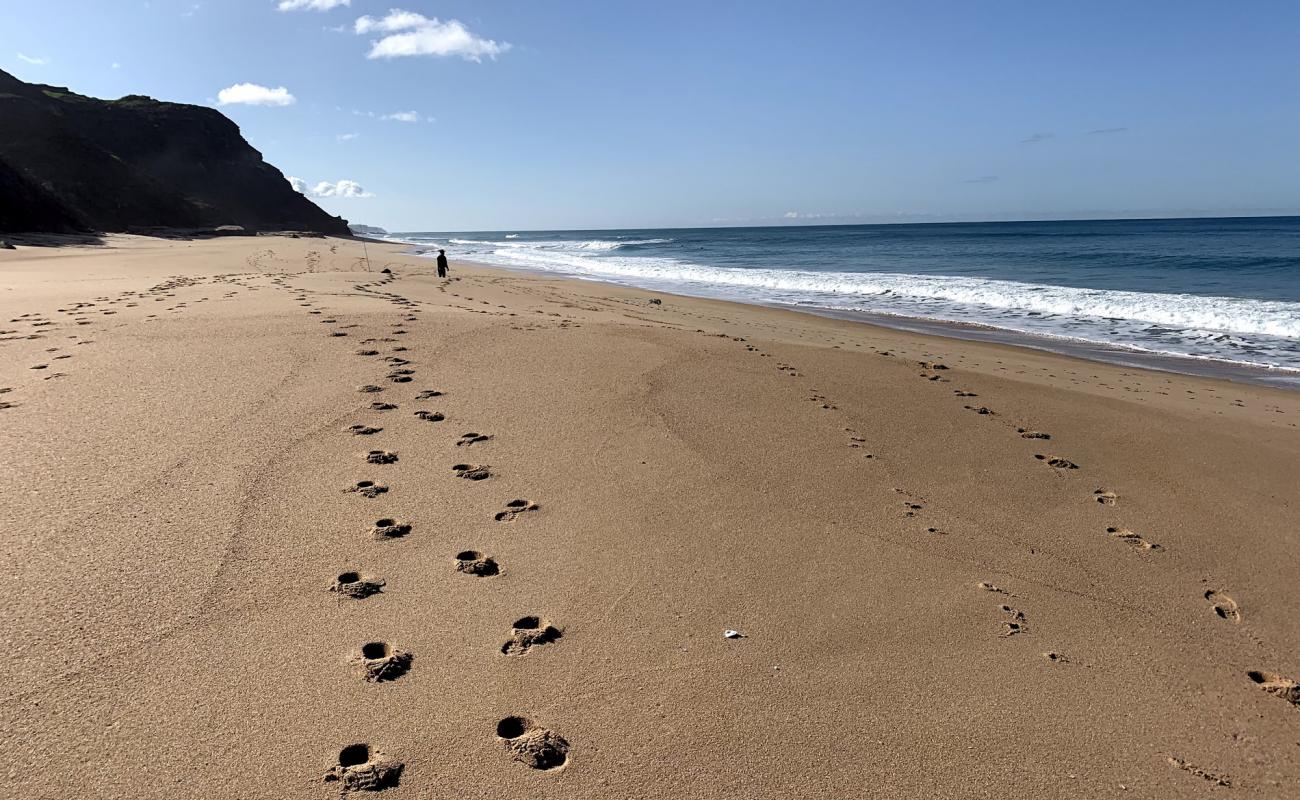 Praia de Valmitao'in fotoğrafı i̇nce bej kum yüzey ile