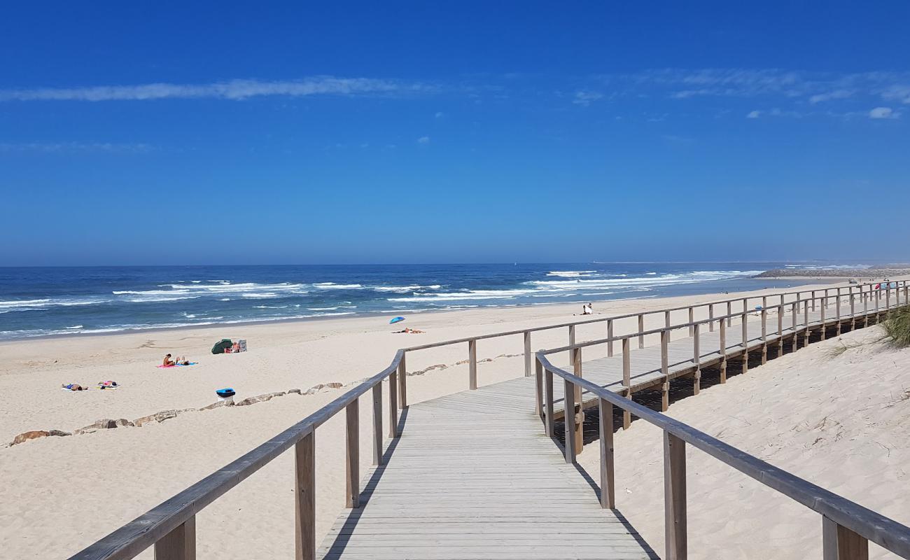 Praia da Costa Nova'in fotoğrafı beyaz ince kum yüzey ile