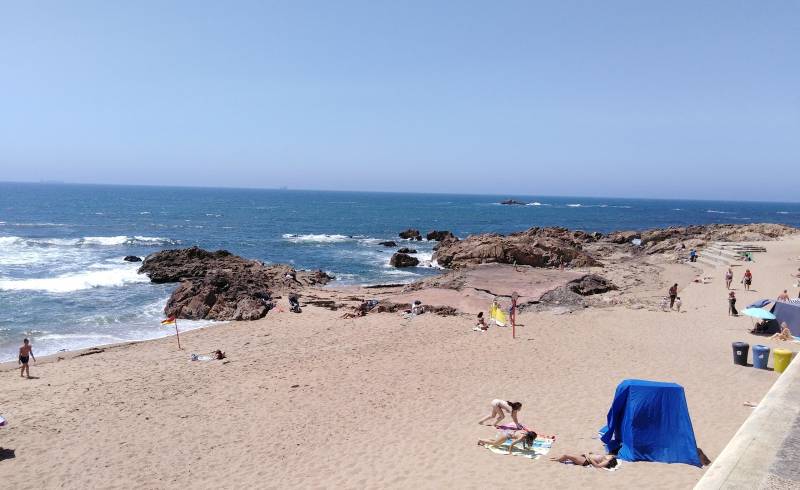 Praia do Carneiro'in fotoğrafı parlak ince kum yüzey ile