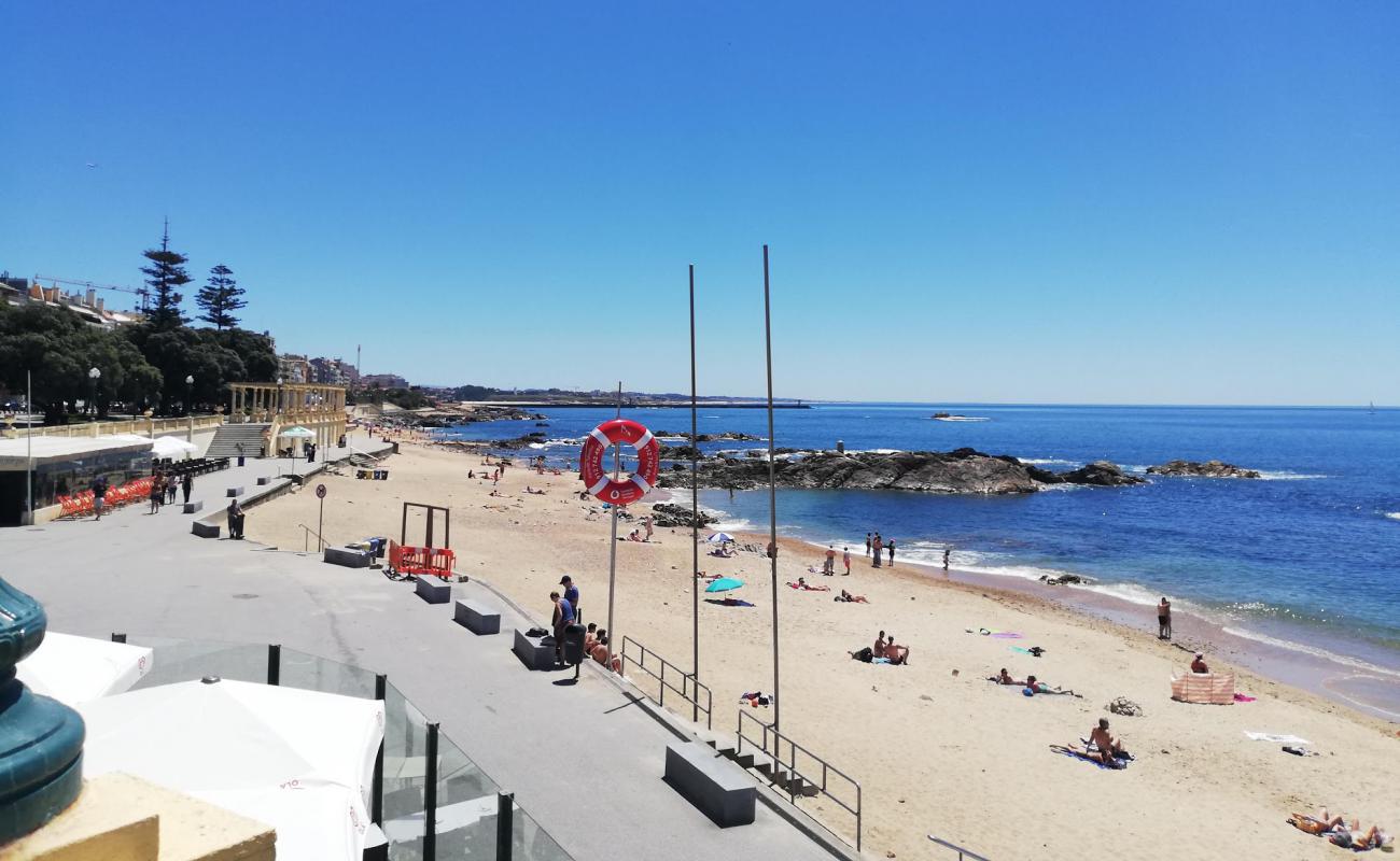 Praia do Homem do Leme'in fotoğrafı parlak kabuk kumu yüzey ile