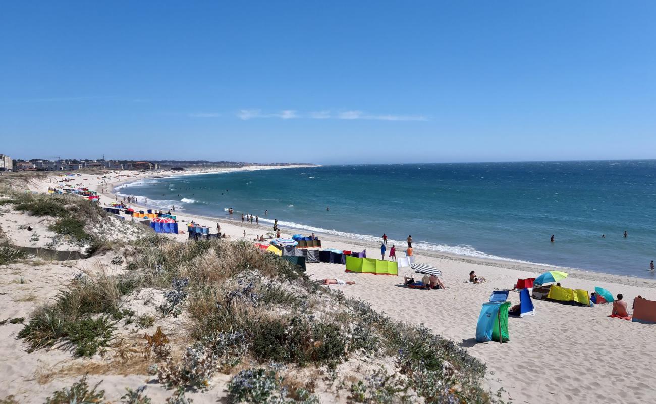 Praia da Azurara'in fotoğrafı parlak ince kum yüzey ile