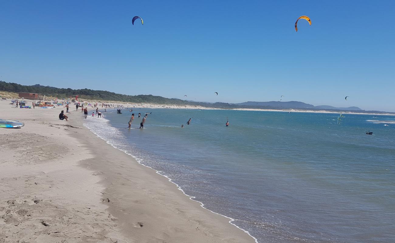 Praia do Cabedelo'in fotoğrafı i̇nce bej kum yüzey ile