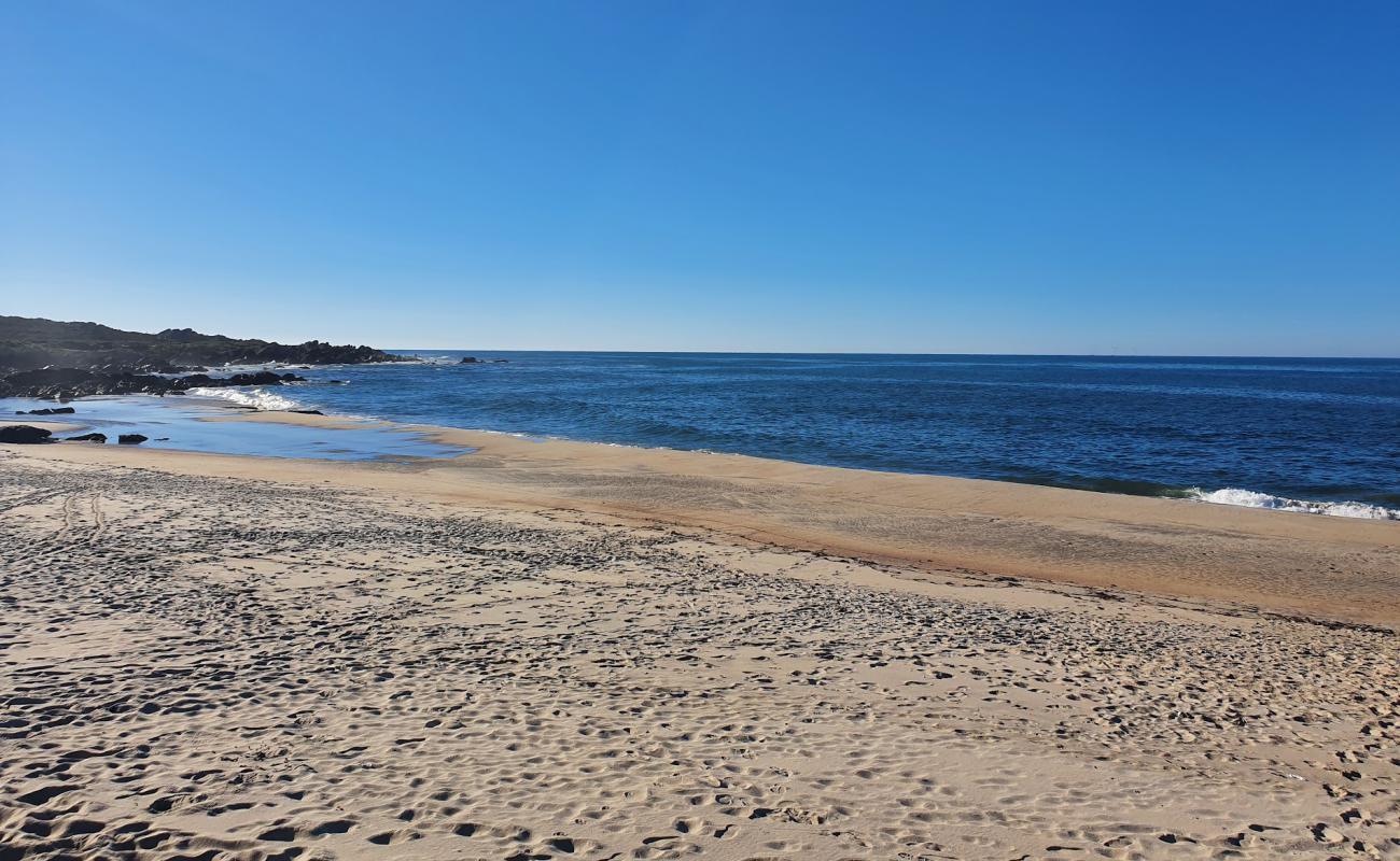 Praia do Paco'in fotoğrafı i̇nce beyaz kum yüzey ile