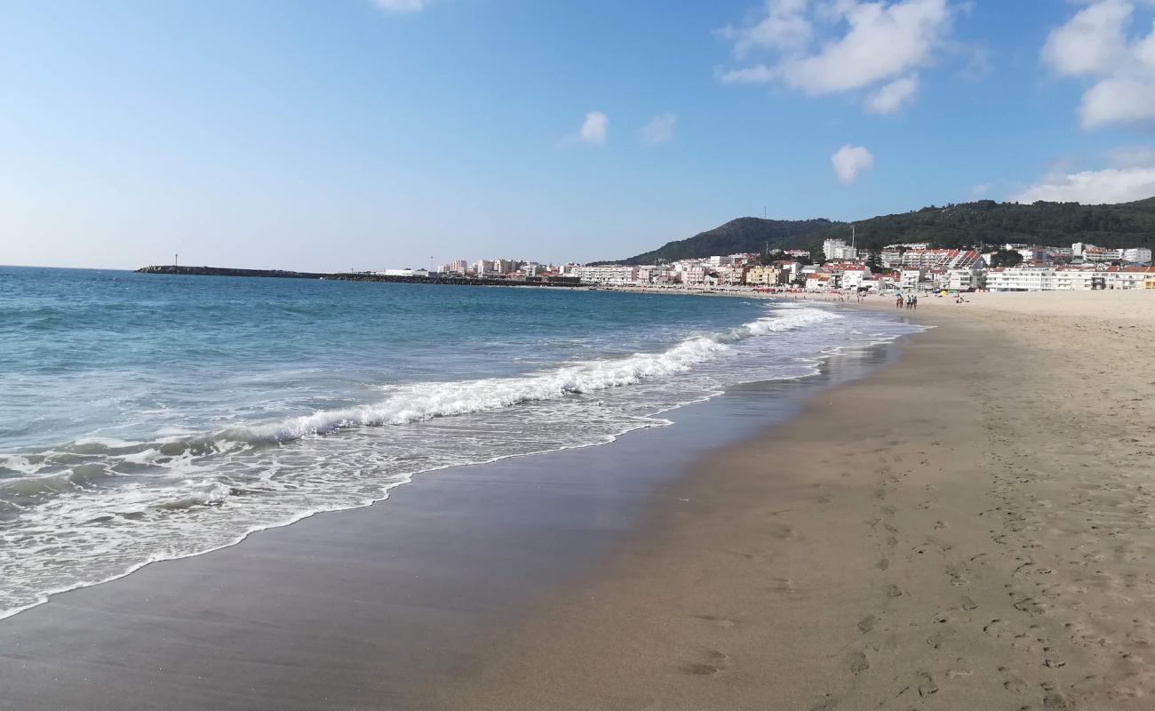 Praia da Duna do Caldeirao'in fotoğrafı i̇nce beyaz kum yüzey ile