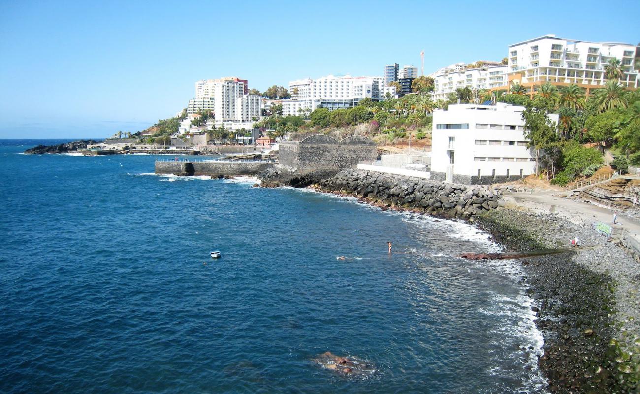 Praia do Gorgulho - Gavinas'in fotoğrafı gri çakıl taşı yüzey ile