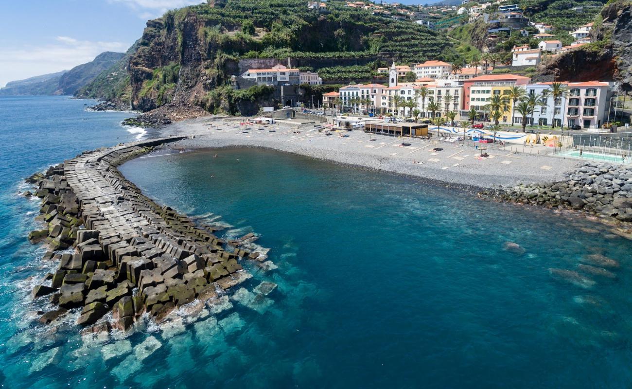 Praia da Madalena do Mar'in fotoğrafı taşlı kum yüzey ile