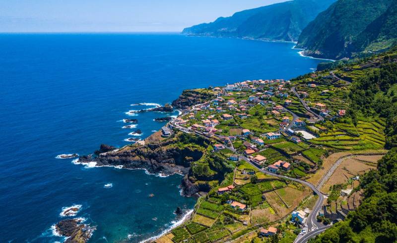 Praia da Laje'in fotoğrafı taşlar yüzey ile