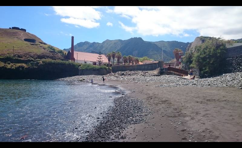 Alagoa beach'in fotoğrafı gri çakıl taşı yüzey ile