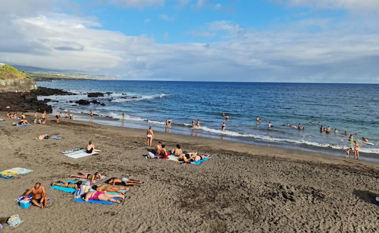Praia de Sao Roque'in fotoğrafı gri kum yüzey ile