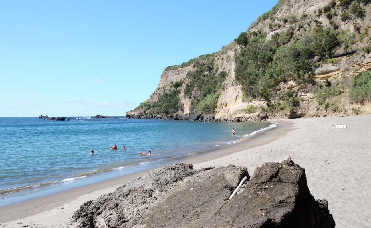 Praia da Pedreira'in fotoğrafı açık bej kum yüzey ile