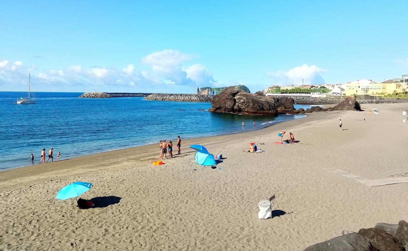 Praia da Vinha da Areia'in fotoğrafı gri kum yüzey ile