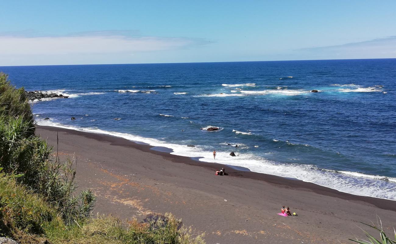 Praia da Viola'in fotoğrafı gri çakıl taşı yüzey ile