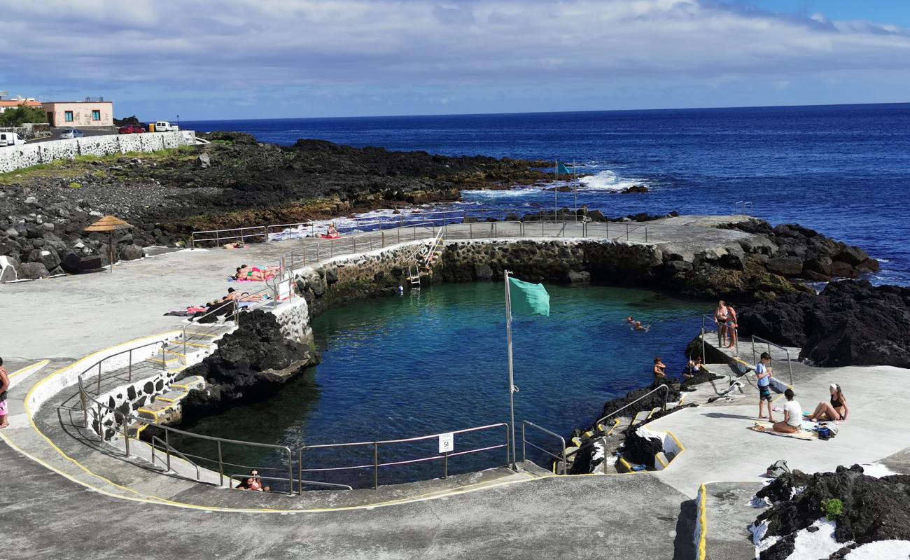 Piscina Natural do Refugo'in fotoğrafı beton kaplı yüzey yüzey ile