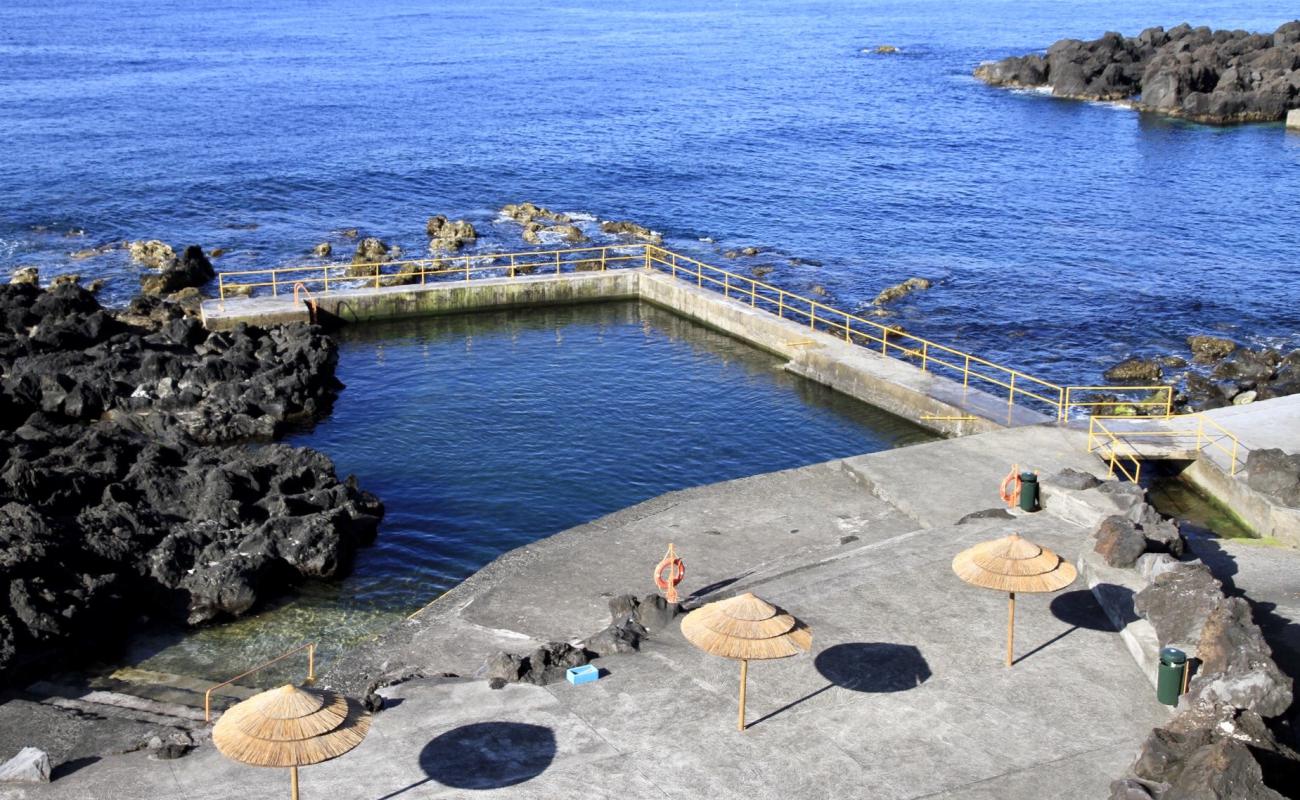 Piscina de Sao Mateus'in fotoğrafı beton kaplı yüzey yüzey ile