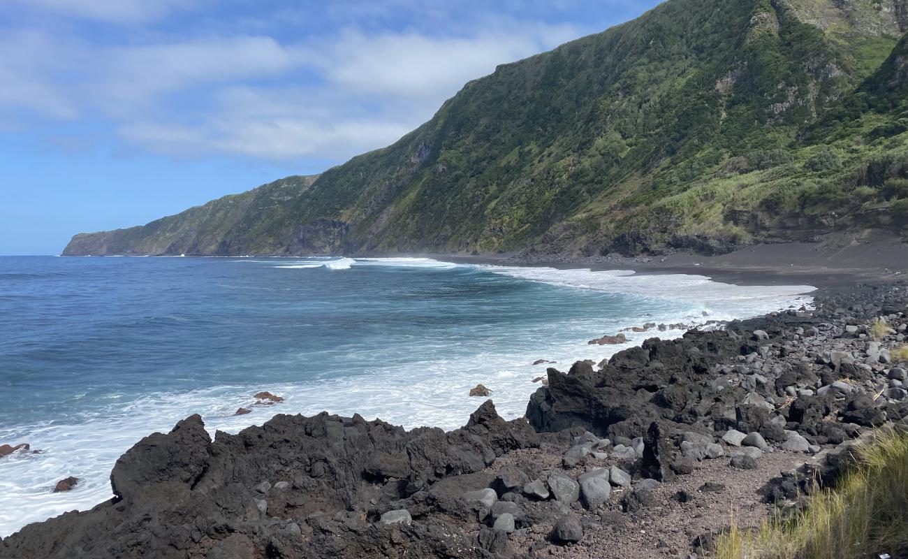 Praia da Faja'in fotoğrafı taşlı kum yüzey ile