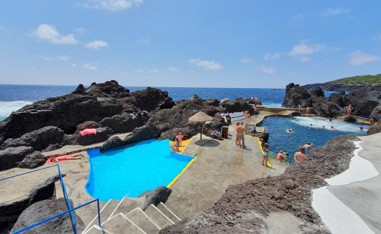 Varadouro Beach'in fotoğrafı beton kaplı yüzey yüzey ile