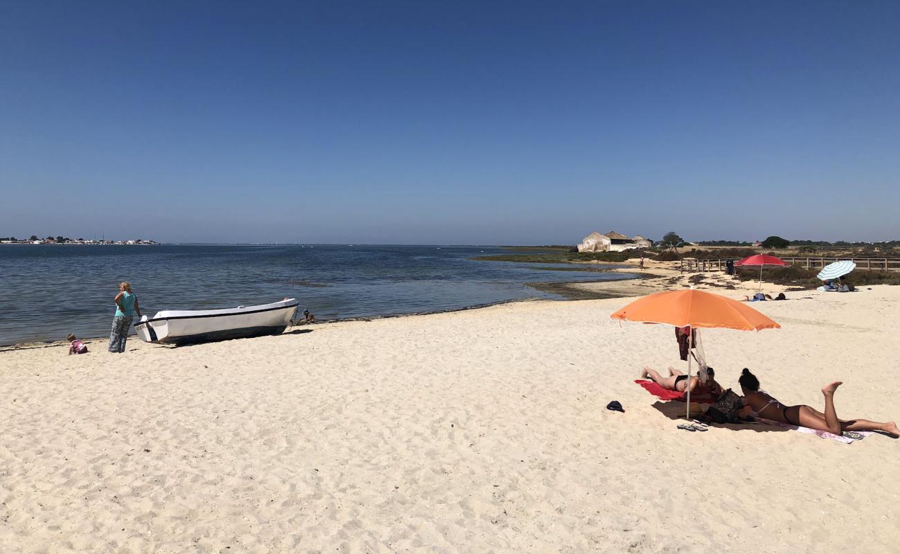 Praia dos Cavacos'in fotoğrafı parlak kum yüzey ile