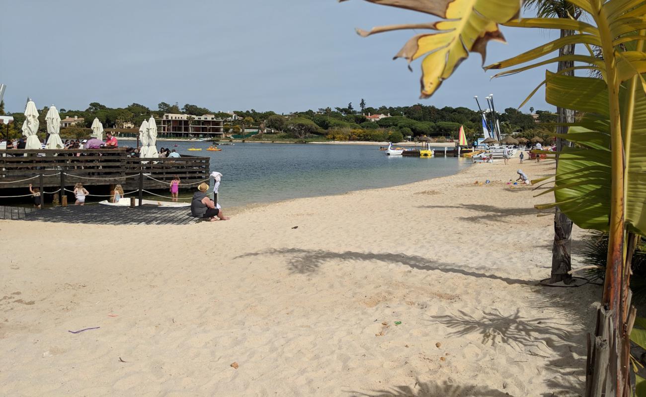 Almansil Praia'in fotoğrafı parlak kum yüzey ile