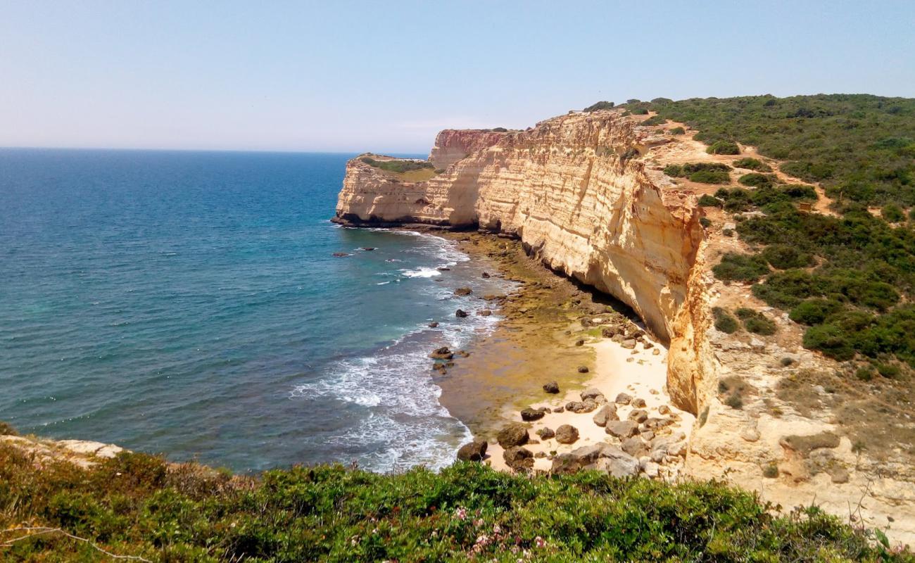 Praia do Vale da Lapa'in fotoğrafı parlak kum yüzey ile