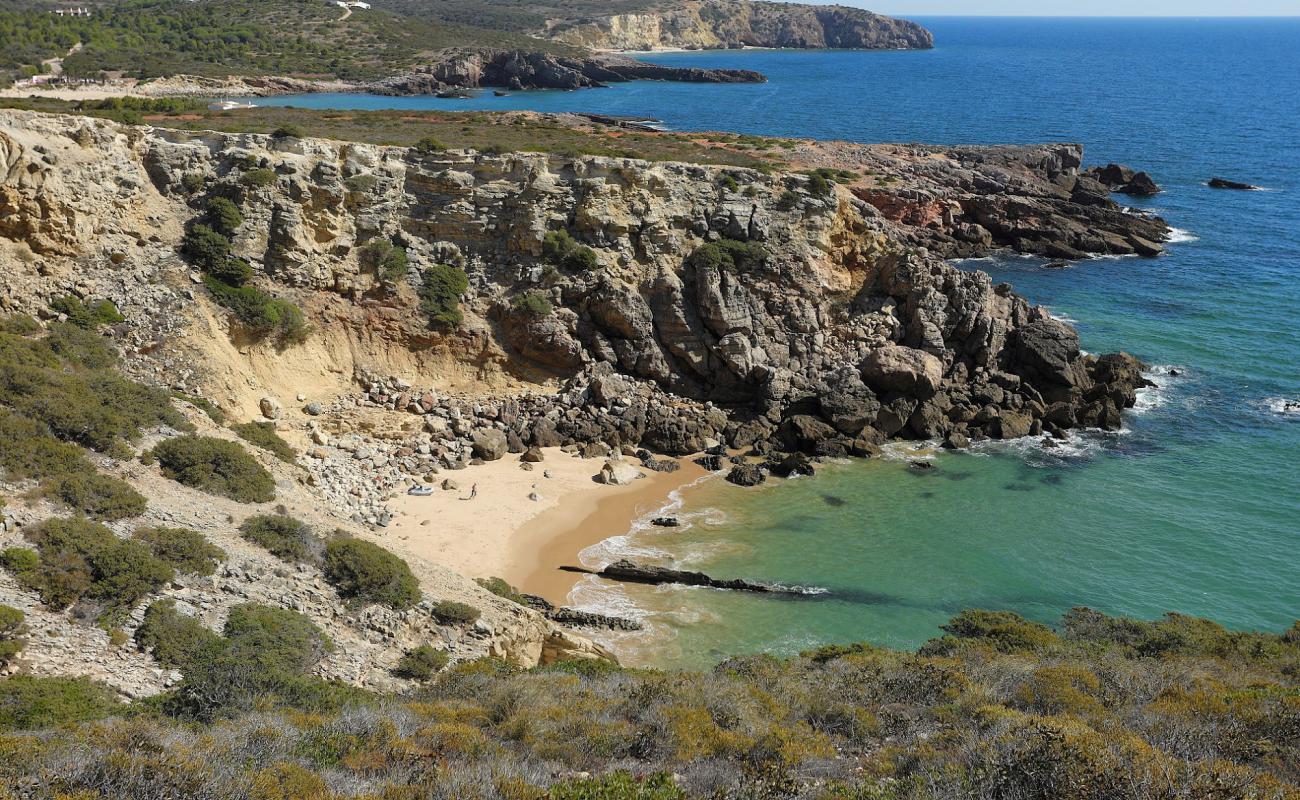 Praia do Joao Vaz'in fotoğrafı taşlar yüzey ile