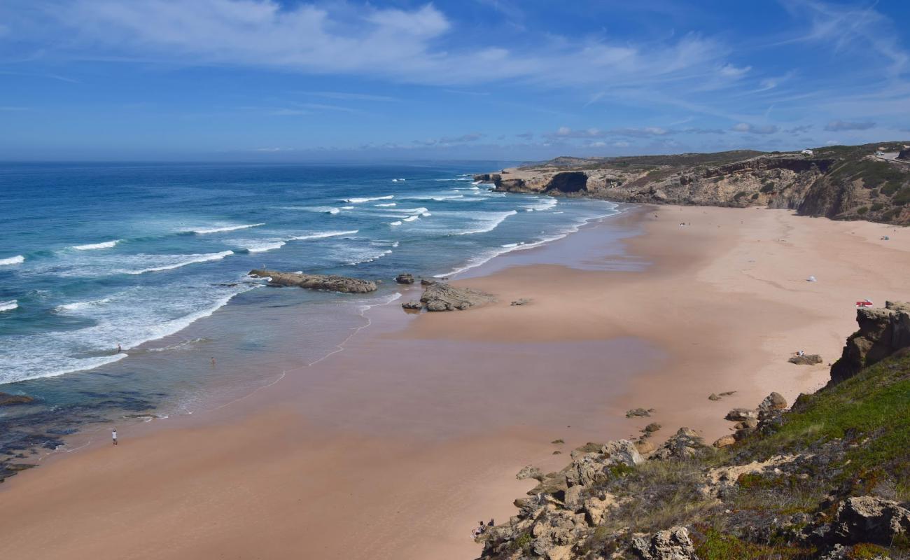 Praia da Fateixa'in fotoğrafı parlak kum yüzey ile